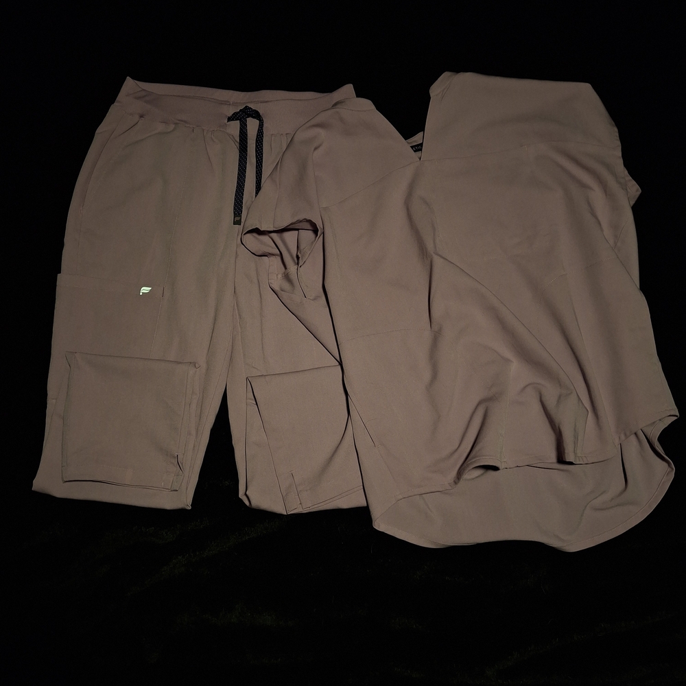 Fabletics Woman's Scrub Set Small